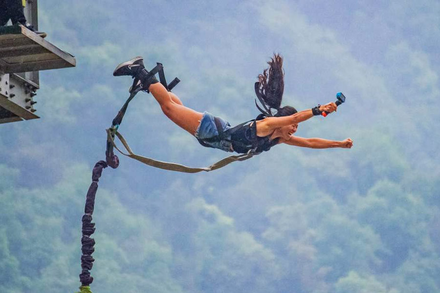  বাঞ্জি জাম্পিং।