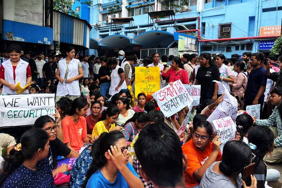 আরজি কর-কাণ্ডে বিক্ষোভ পড়ুয়াদের।