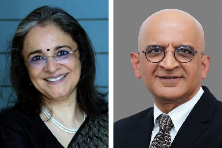 What are the allegations against SEBI chairperson Madhabi Puri Buch and her husband Dhaval Buch in Hindenburg report 