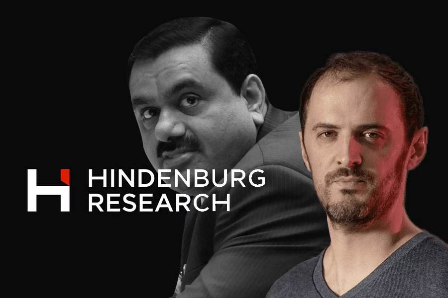 What are the allegations against SEBI chairperson Madhabi Puri Buch and her husband Dhaval Buch in Hindenburg report 