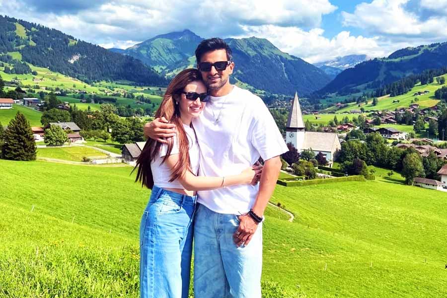 Cricketer Shoaib Malik and her wife Sana Javed went on vacation to Switzerland, here are the pictures