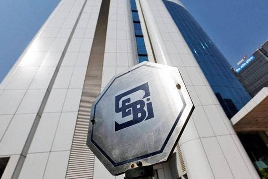 Hindenburg-Adani row, who is Madhabi Puri Buch and Dhabal Buch