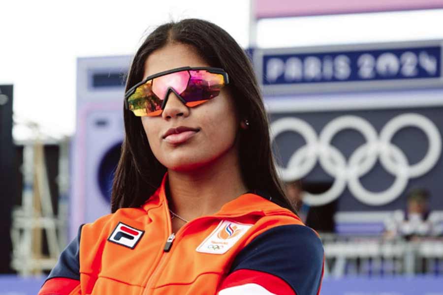 ঠিক ১০০ বছর পর আবার অলিম্পিক্স হল ফ্রান্সের রাজধানী প্যারিসে। এই প্রথম অলিম্পিক্সে অনুষ্ঠিত হল ব্রেক ডান্সের প্রতিযোগিতা। এই প্রতিযোগিতায় সোনার পদক পেয়েছেন জাপানের আমি ইয়ুয়াসা। রুপোর পদক পেয়েছেন লিথুয়ানিয়ার ডমিনিকা বানেভিক এবং ব্রোঞ্জ পেয়েছেন চিনের লিউ কিনগি। তবে এই প্রতিযোগিতার পর চর্চা শুরু হয়েছে ‘বি গার্ল’ ইন্ডিয়া সরজোকে নিয়ে। ব্রেক ডান্সে চতুর্থ স্থান অধিকার করেছেন তিনি।