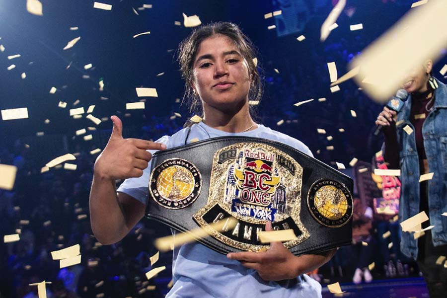 শুক্রবার প্যারিসে ব্রেক ডান্সের ‘ব্রেকিং-বি গার্লস’ প্রতিযোগিতায় অংশগ্রহণ করেছিলেন ইন্ডিয়া। ১২টি দেশ থেকে মোট ১৭ জন এই প্রতিযোগিতায় অংশগ্রহণ করেছিলেন।