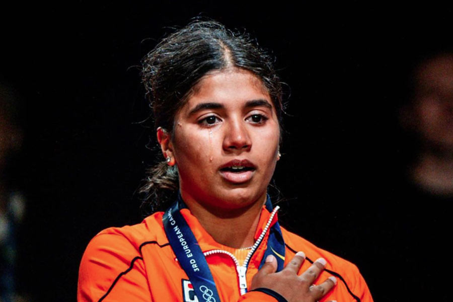 ১৮ বছর বয়সি ইন্ডিয়া ইতিমধ্যেই নজর কাড়তে শুরু করেছে নেটব্যবহারকারীদের। ইতিমধ্যেই ইনস্টাগ্রামের পাতায় তরুণীর অনুগামীর সংখ্যা ৩৩ হাজারের গণ্ডি পার করে ফেলেছে।