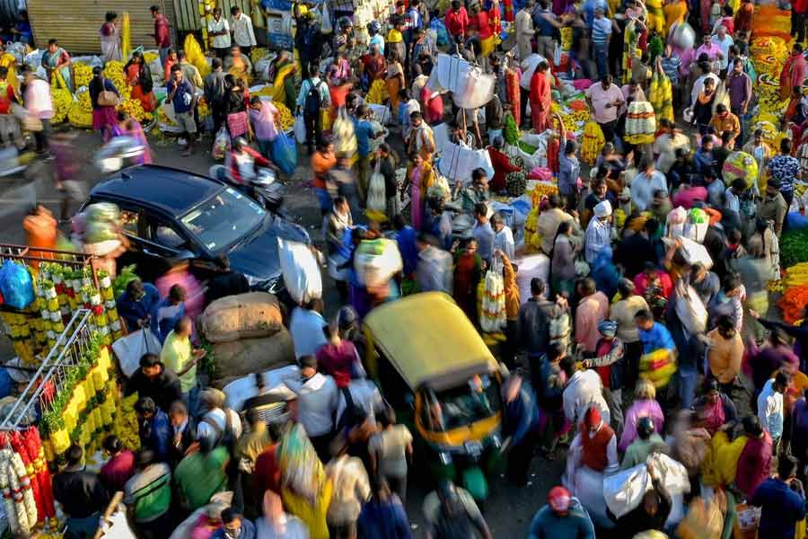 ২) বিশ্ব ব্যাঙ্কের ‘ওয়ার্ল্ড ডেভেলপমেন্ট রিপোর্ট ২০২৪: দ্য মিডল ইনকাম ট্র্যাপ’ রিপোর্ট বলছে, ভারতের মতো দেশগুলির অর্থনীতির ঘুরে দাঁড়ানোর পথে মূল বাধা হয়ে দাঁড়াচ্ছে ‘মাঝারি আয়ের ফাঁদ’।