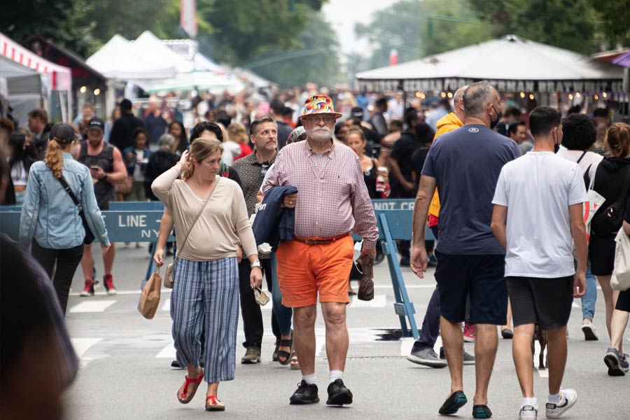 ৮) আয়ের নিরিখে ভারত এখনও তৃতীয় স্থান থেকে নিজেদের তুলে আনতে ব্যর্থ। মোদী সরকারের জোরালো দাবি, আগামী ছ’বছরের মধ্যেই বিশ্বের তৃতীয় বৃহত্তম অর্থনীতি হবে ভারত। কিন্তু সেই তৃতীয় বৃহত্তম অর্থনীতির শরিক হতে পারবেন মাত্র ১০ কোটি মানুষই। কারণ, ১৪০ কোটি জনসংখ্যার মধ্যে মাত্র ১০ কোটি লোকের বার্ষিক আয় আমেরিকার নাগরিকের সমান।