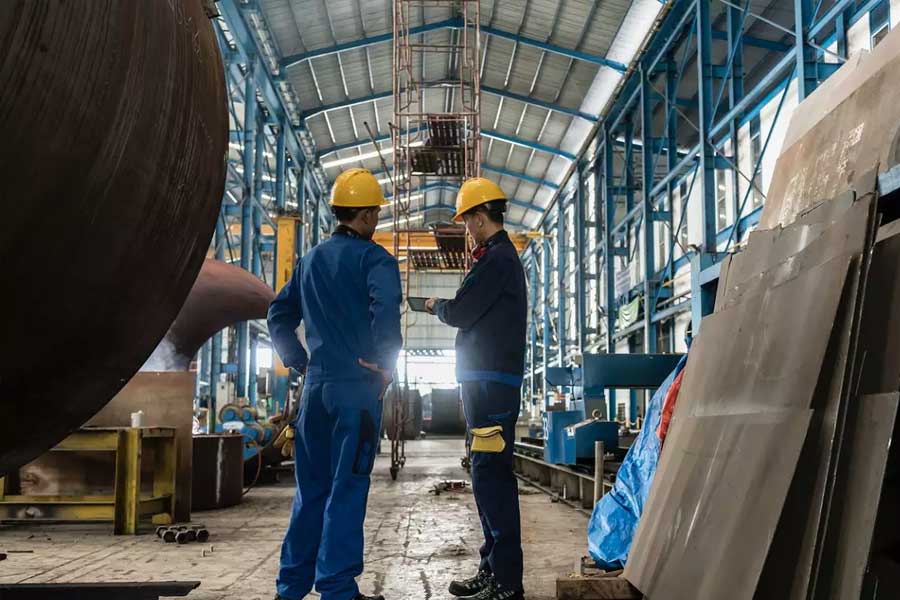 ১০) নব্বইয়ের দশকে চিন ভারতের মতোই নিম্ন আয়ের দেশ ছিল। কিন্তু এখন ভারতকে টপকে বেশ কিছুটা এগিয়ে পড়শি দেশ। মধ্য আয়ের দেশ হতে চিনের লাগবে আর ১০ বছর। এমনকি ইন্দোনেশিয়াও ভারতের ৫ বছর আগে সেই লক্ষ্যে পৌঁছতে পারবে বলে বিশ্ব ব্যাঙ্কের অনুমান।