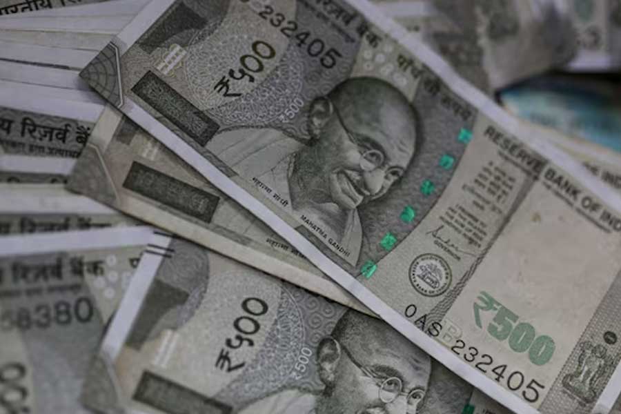 ১১) ১৯৯০ সাল থেকে এখনও পর্যন্ত ৩৪টি মাঝারি আয়ের দেশ উচ্চ আয়ের শ্রেণিতে উন্নীত হতে পেরেছে। সম্প্রতি বিশ্ব ব্যাঙ্কের এই তালিকায় তাৎপর্যপূর্ণ উত্থান ঘটেছে রাশিয়ার।