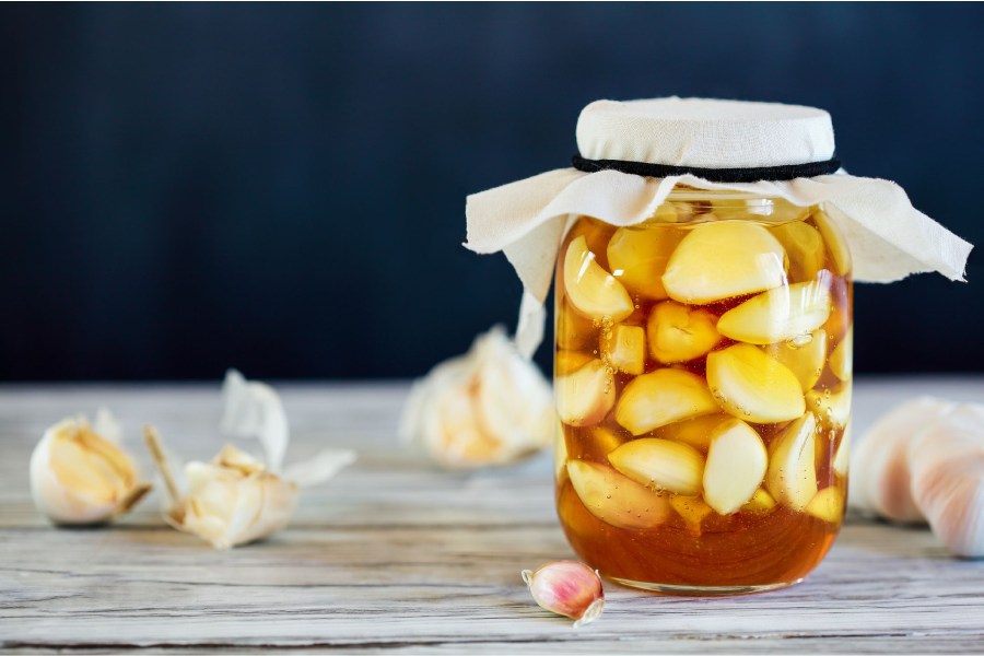 what exactly happens when you exactly consume honey with garlic