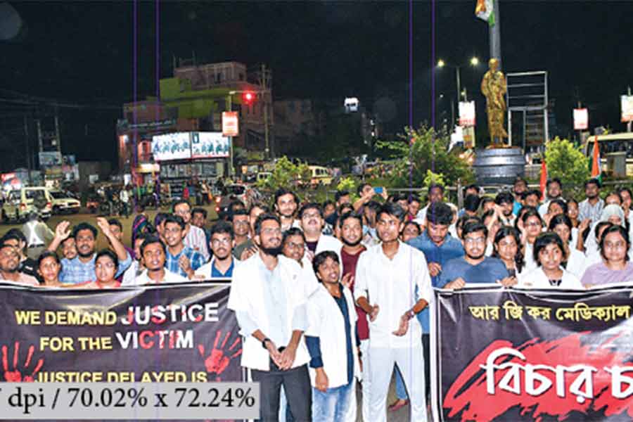 তমলুক মেডিক্যাল কলেজের জুনিয়র ডাক্তারদের আরজি কর হাসপাতালের  ঘটনার প্রতিবাদে