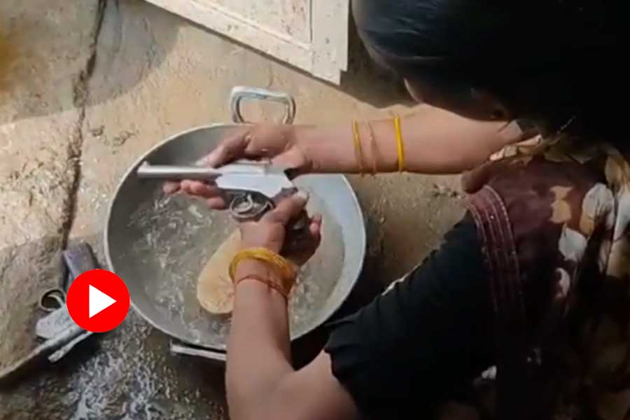 Video of a woman washing guns in Madhya Pradesh, police took action