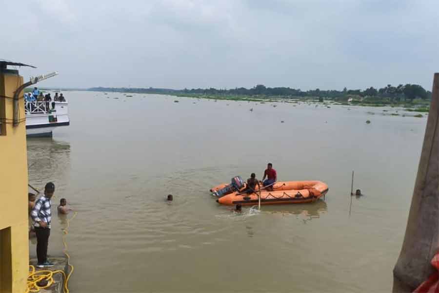 কালনার মহিষমর্দিনী ঘাটে।