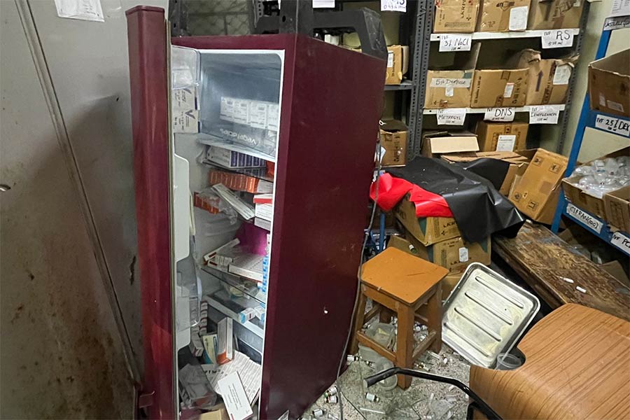 এমনকি, তছনছ করে দেওয়া হয় ওষুধের স্টোররুমও। ওষুধ, ইঞ্জেকশন-সহ বাকি সামগ্রী মাটিতে ফেলে দেওয়া হয়। ভাঙা হয় ওষুধ রাখার ফ্রিজও।