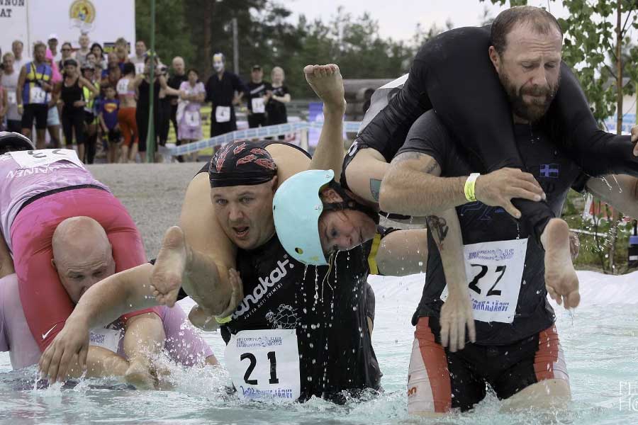 Bizarre Wife carrying world championship 