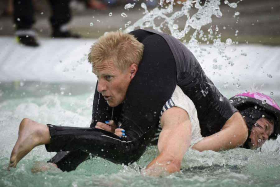 Bizarre Wife carrying world championship 