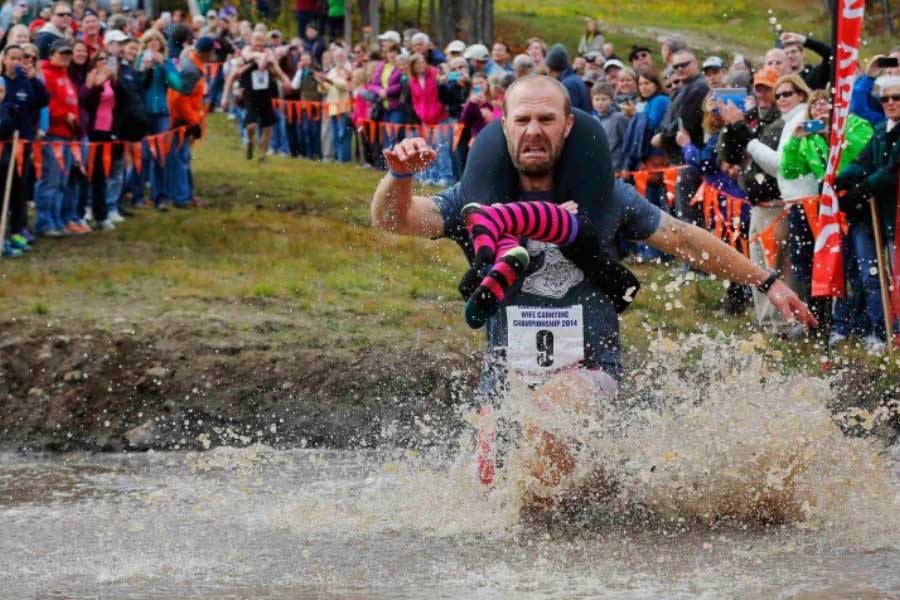 Bizarre Wife carrying world championship 