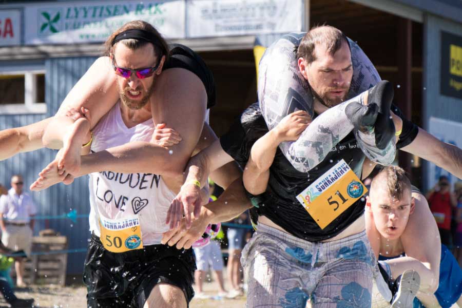 Bizarre Wife carrying world championship 
