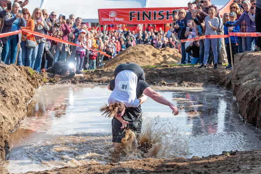 Bizarre Wife carrying world championship 