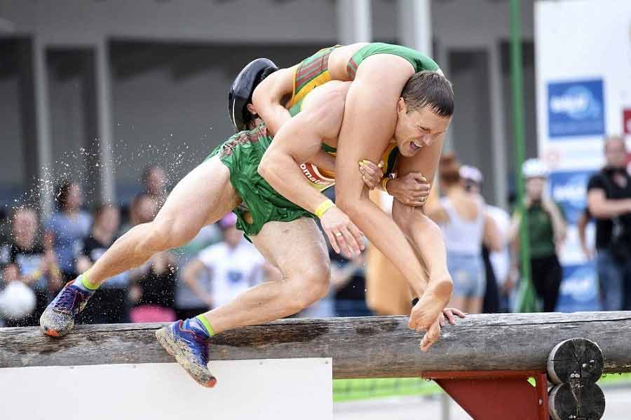Bizarre Wife carrying world championship 