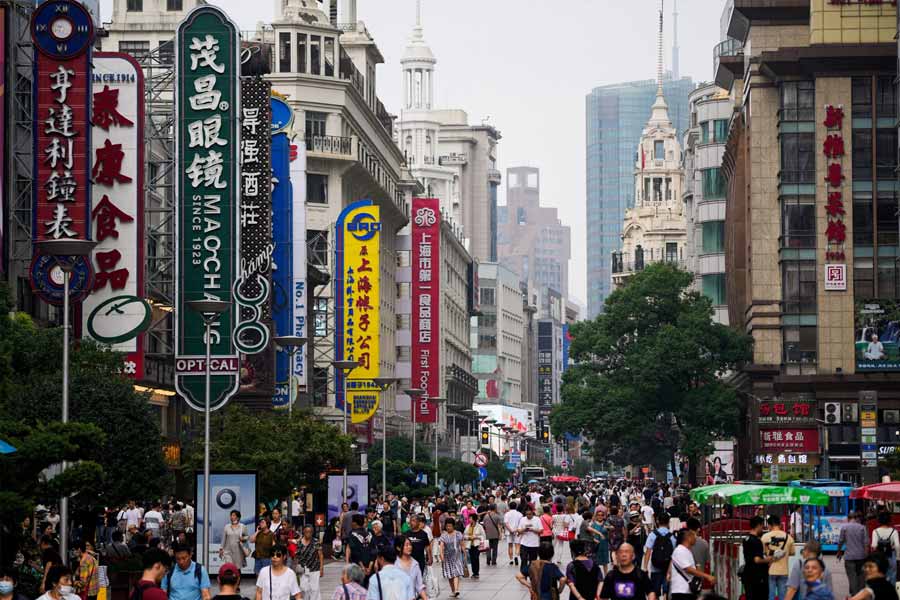 Big economic blow for China as investors pull out billion of dollar from country 