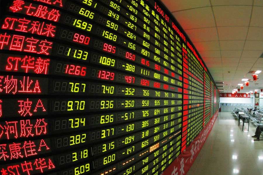 Big economic blow for China as investors pull out billion of dollar from country 