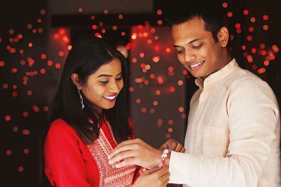  বোনকে ভিন্ন ধাঁচের কোনও উপহার দিয়ে চমকে দেওয়ার কথা ভাবছেন? 