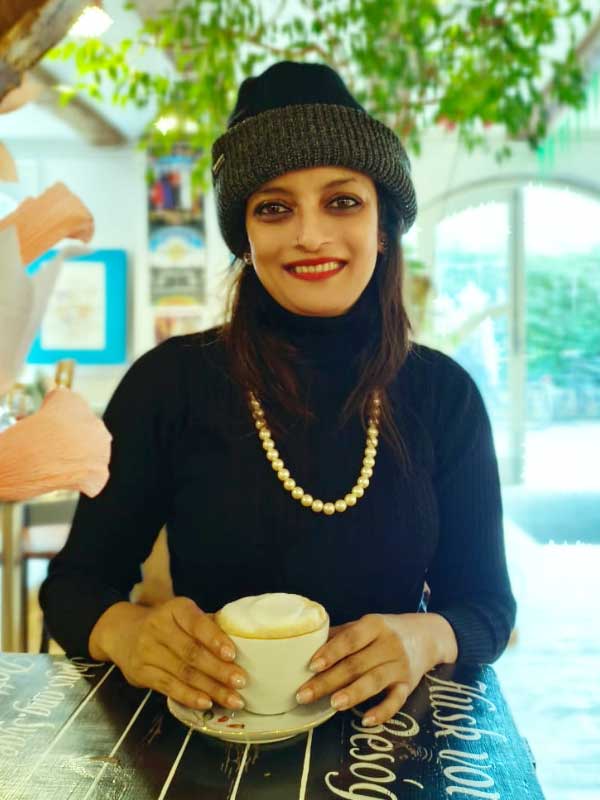 বিদেশ ভ্রমণ দিয়ে একলা ঘোরা শুরু করেছিলেন অভিনেত্রী উষসী চক্রবর্তী।