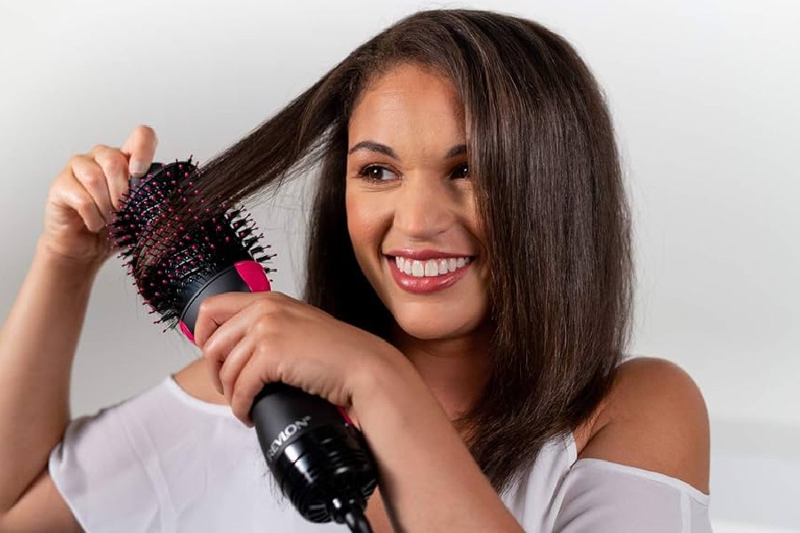 Step-by-step guide to use hair dryer brush at home