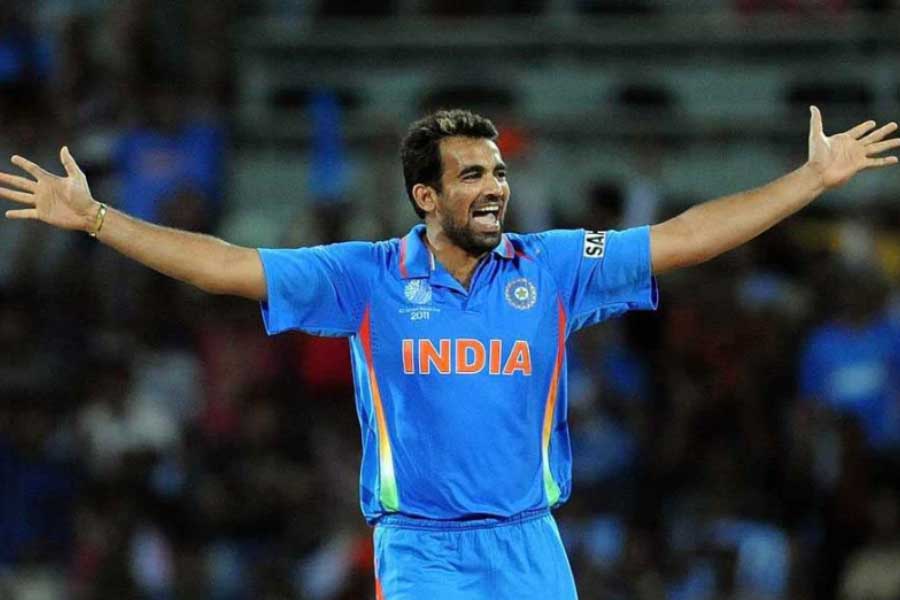 জ়াহির খান: ন’নম্বরে নেমেছিলেন জ়াহির খান। তিনিও ১২ রান করেন। এবং তিনিও আউট হন মুরলীর বলে।