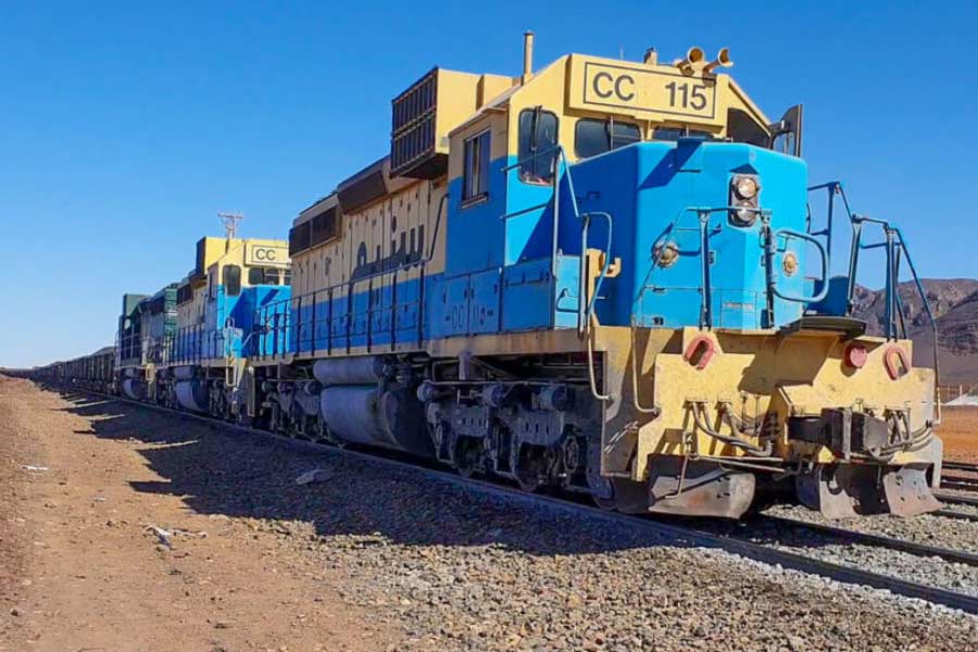 World's longest train runs in the Sahara Desert of Mauritania with 200 compartments