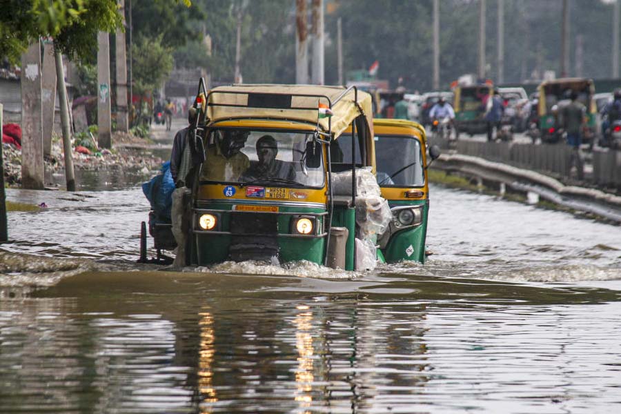 বৃষ্টিতে জলমগ্ন দিল্লি।