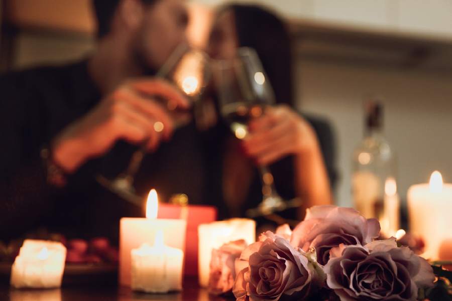 Unique ideas for a romantic date night at home