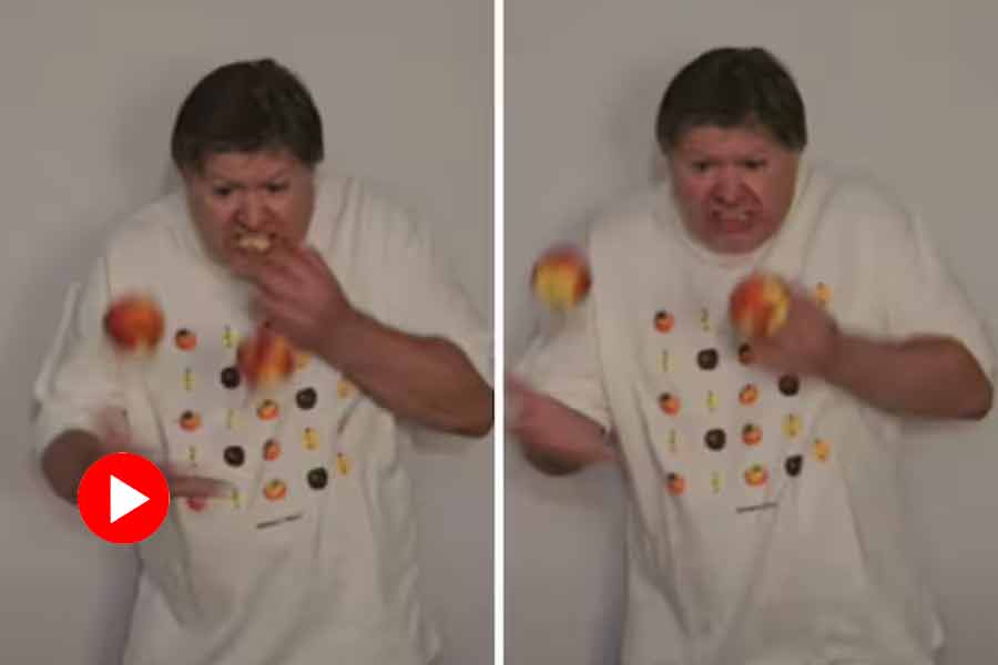 Video of a man eats apple while juggling them