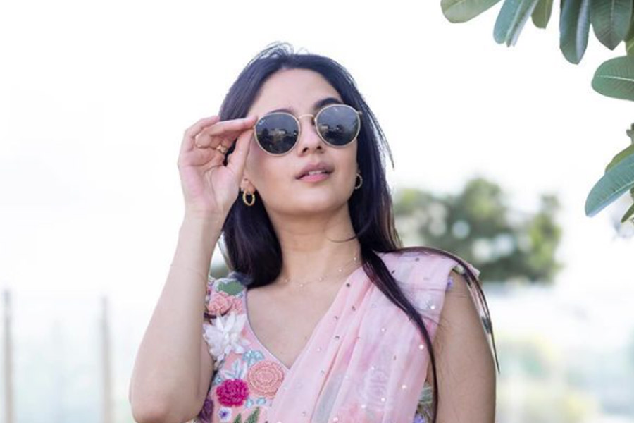 Meet Imanvi, the new co-star of Prabhas in period film, daughter of former Pakistani army officer 