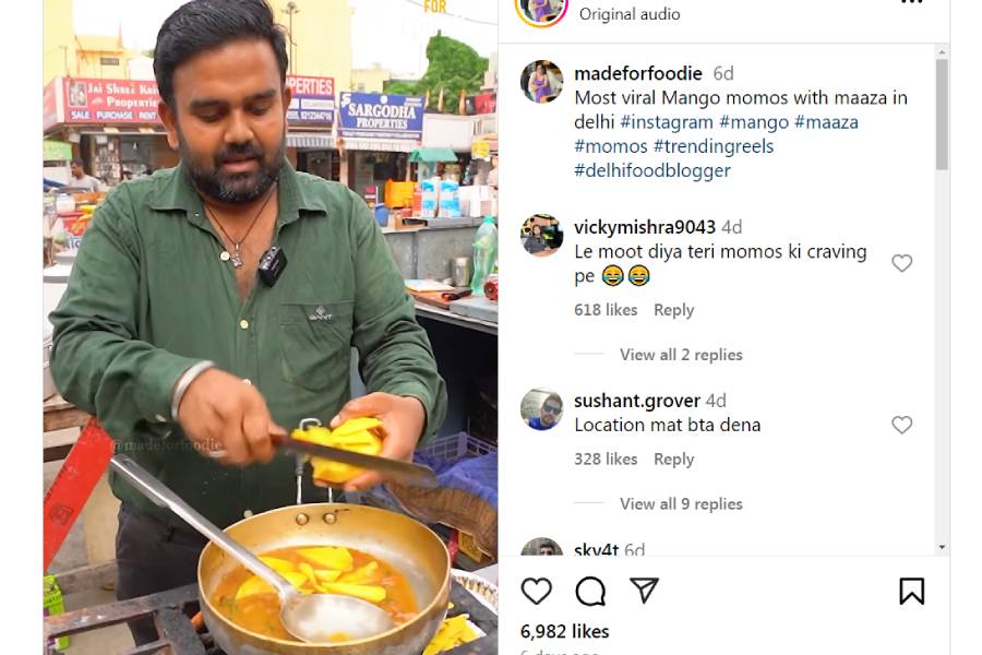 আম দিয়ে মোমো বানানোর প্রস্তুতি।