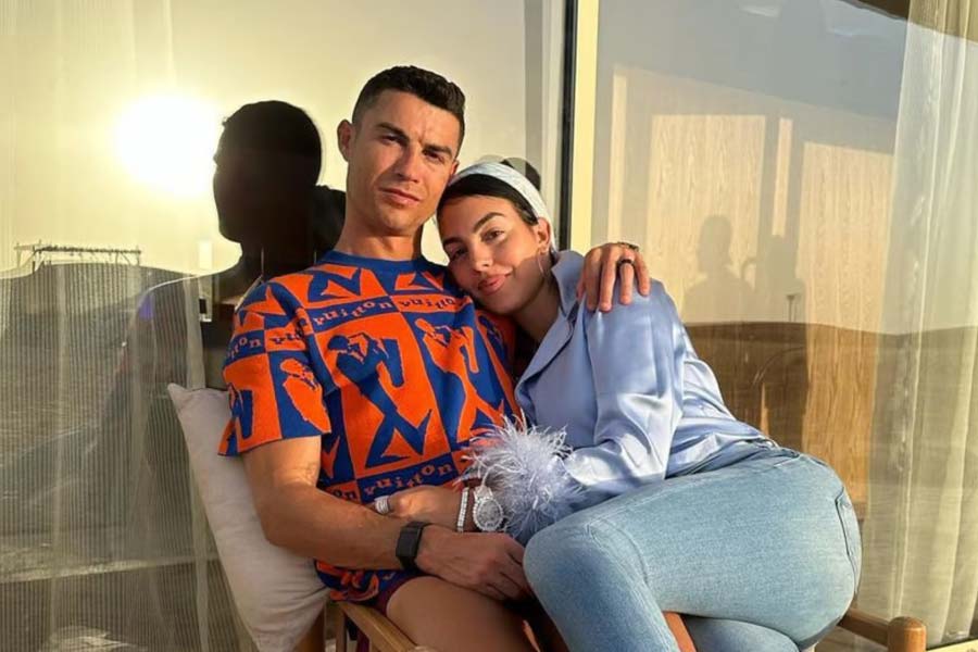 Ronaldo signed contract of paying huge amount monthly to his girlfriend 