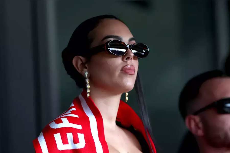 Ronaldo signed contract of paying huge amount monthly to his girlfriend 