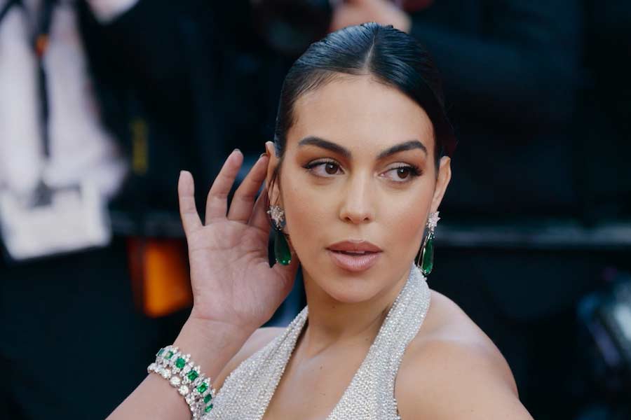 Ronaldo signed contract of paying huge amount monthly to his girlfriend 