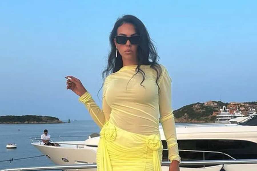 Ronaldo signed contract of paying huge amount monthly to his girlfriend 