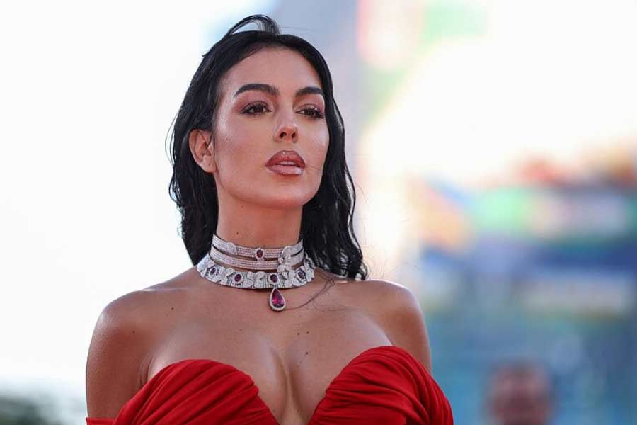 Ronaldo signed contract of paying huge amount monthly to his girlfriend 