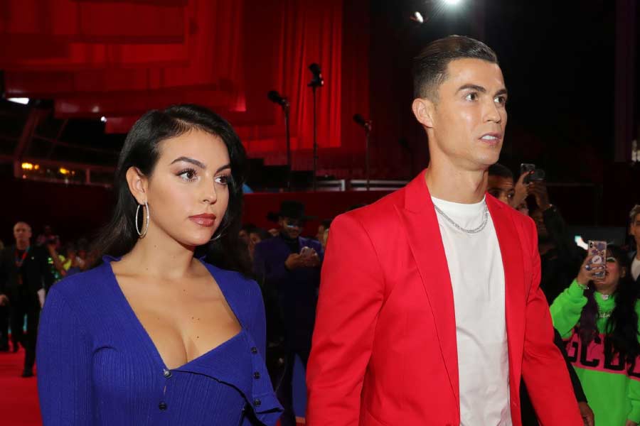 Ronaldo signed contract of paying huge amount monthly to his girlfriend 
