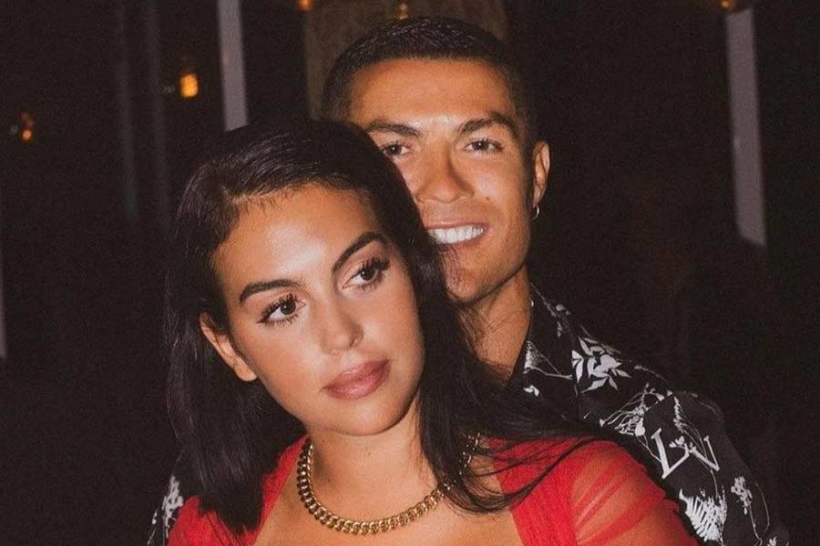 Ronaldo signed contract of paying huge amount monthly to his girlfriend 