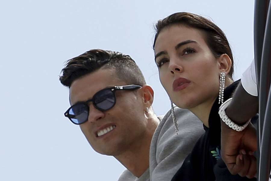 Ronaldo signed contract of paying huge amount monthly to his girlfriend 