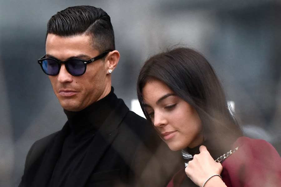 Ronaldo signed contract of paying huge amount monthly to his girlfriend 