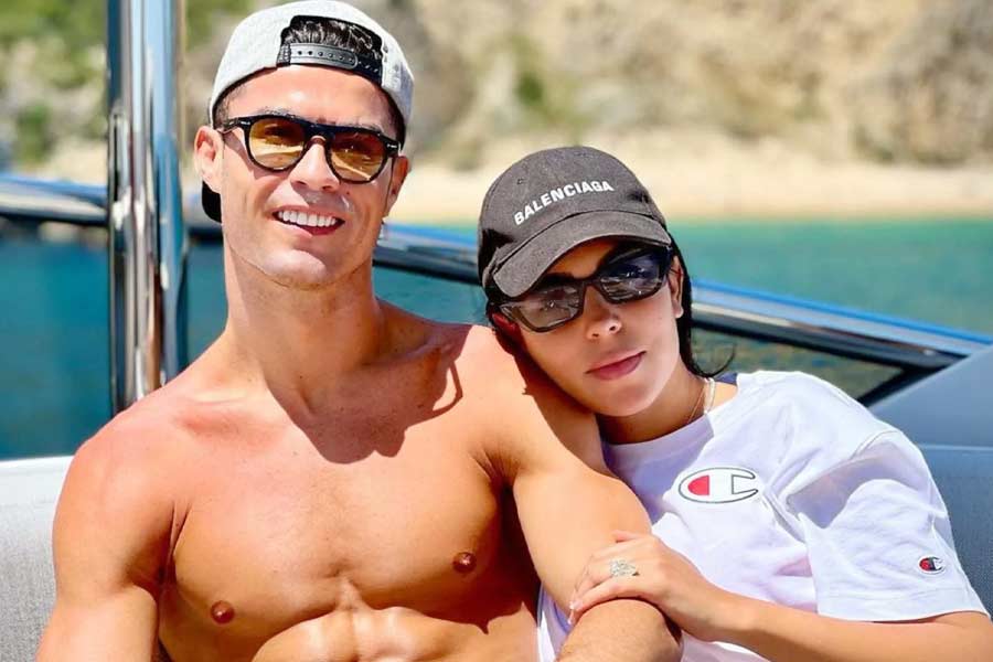 Ronaldo signed contract of paying huge amount monthly to his girlfriend 