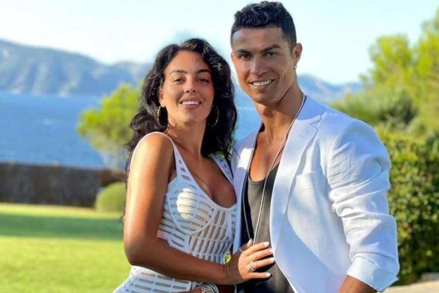 Ronaldo signed contract of paying huge amount monthly to his girlfriend