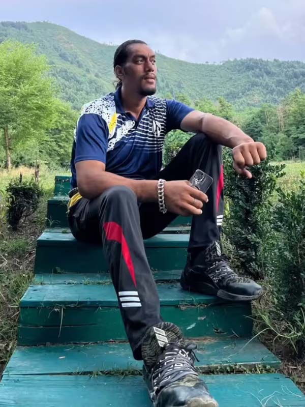 Meet Sunil Kumar, 7 feet 6 inches tall police constable who is the villain of Stree 2