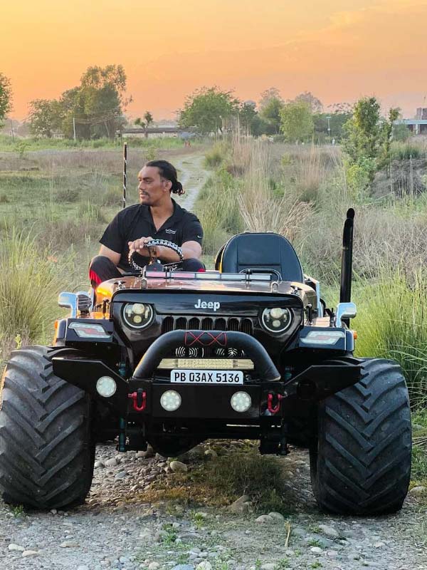 Meet Sunil Kumar, 7 feet 6 inches tall police constable who is the villain of Stree 2