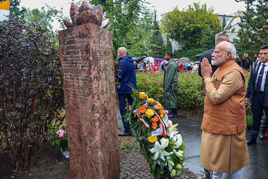 Narendra Modi arrives in Warsaw of Poland, first Visit by an Indian Prime Minister in 45 Years